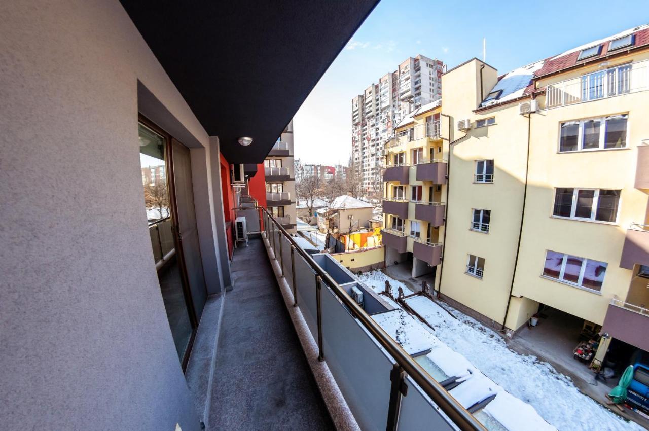Bright 1Bdr Apartment With A Balcony Софія Екстер'єр фото